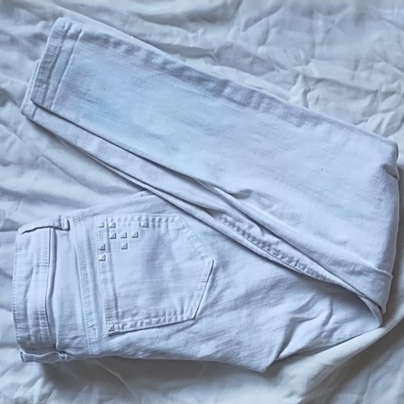 Women's size 7 white distressed jeans - Picture 5 of 5